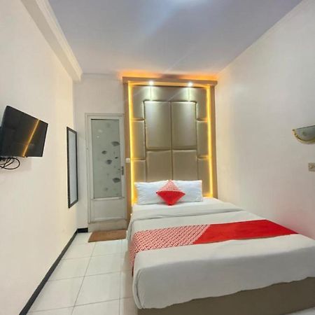 Oyo 1351 Tanggulasi Resto & Residence Syariah Magetan Dış mekan fotoğraf