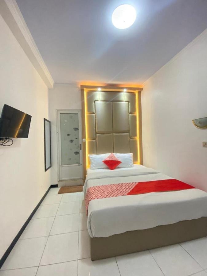 Oyo 1351 Tanggulasi Resto & Residence Syariah Magetan Dış mekan fotoğraf