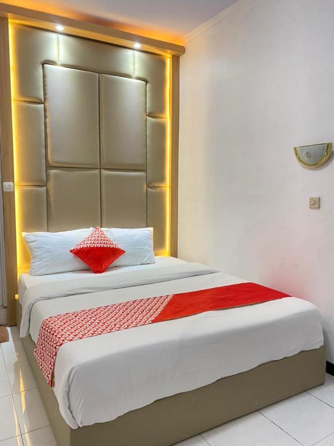 Oyo 1351 Tanggulasi Resto & Residence Syariah Magetan Dış mekan fotoğraf