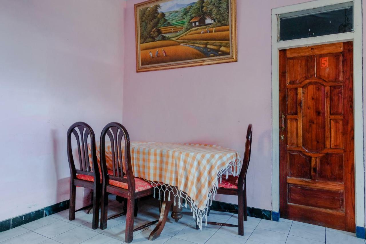 Oyo 1351 Tanggulasi Resto & Residence Syariah Magetan Dış mekan fotoğraf