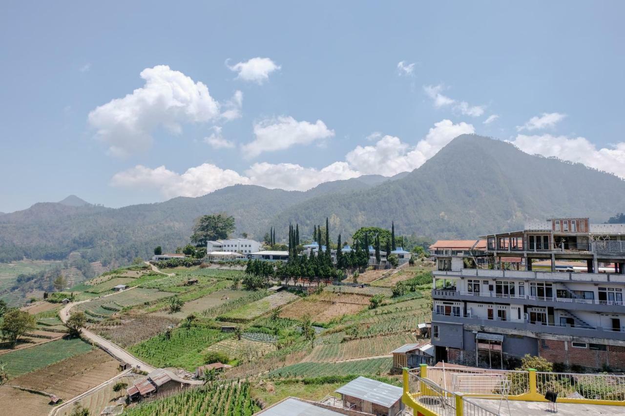 Oyo 1351 Tanggulasi Resto & Residence Syariah Magetan Dış mekan fotoğraf