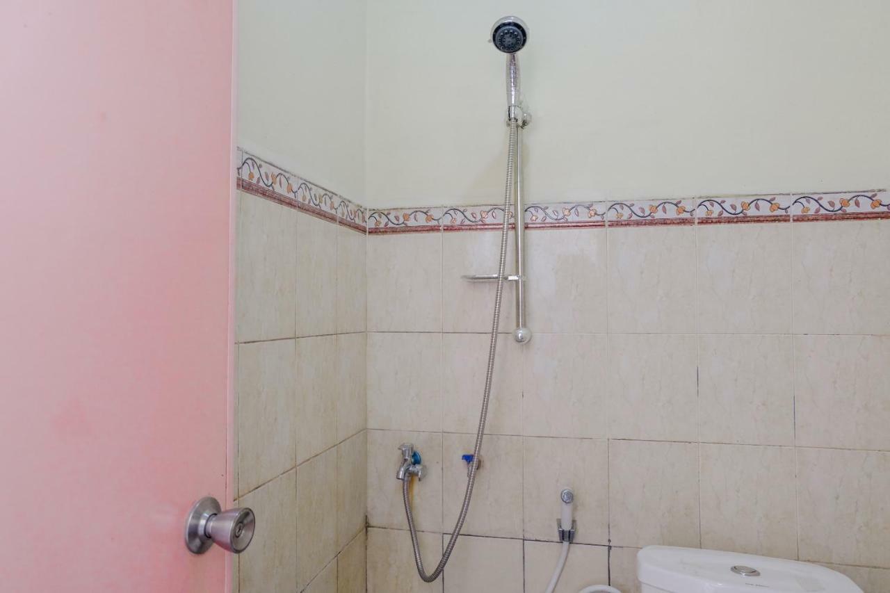 Oyo 1351 Tanggulasi Resto & Residence Syariah Magetan Dış mekan fotoğraf